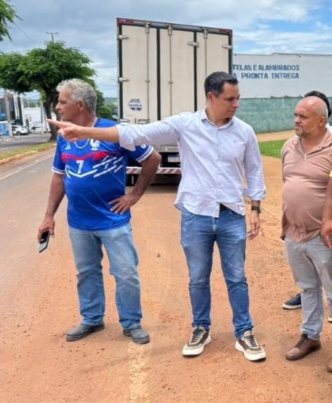 Presidente e equipe da Emdurb realizam vistoria técnica no entorno do Max Atacadista na zona Norte e planeja ações para melhorar a mobilidade e segurança na região. Confira!