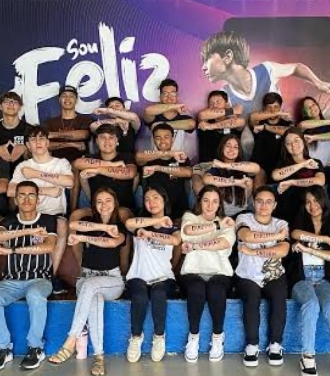 COLÉGIO ESQUEMA ÚNICO: DA TEORIA À PRÁTICA, COMO GUIAMOS ESTUDANTES EM UM MUNDO DIGITAL