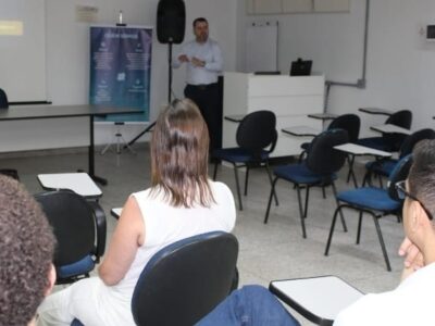 Médico urologista ressalta importância do controle da testosterona em atividade do Novembro Azul na Santa Casa de Marília. Entenda as implicações