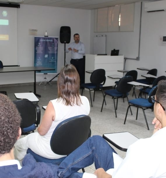 Médico urologista ressalta importância do controle da testosterona em atividade do Novembro Azul na Santa Casa de Marília. Entenda as implicações