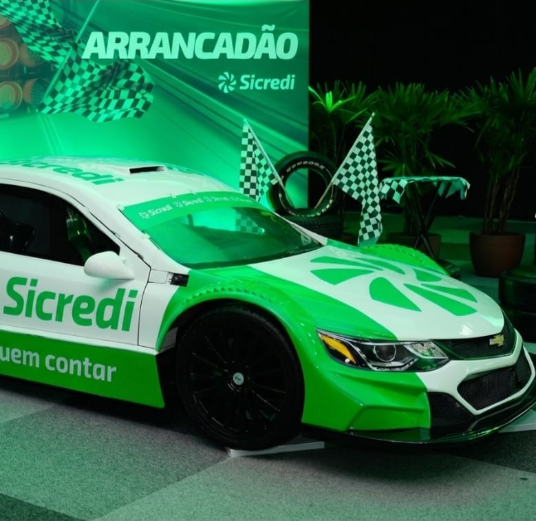 Seminário dos Campeões Sicredi 2025 celebra pessoas, histórias e conquistas. Evento premiou colaboradores e o marco de 1.000 agências abertas pelas cooperativas da Central Sicredi PR/SP/RJ