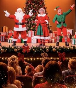 Chegada do Papai Noel: é hoje, sábado, o Dia da Magia no Marília Shopping com atrações incríveis para toda a família. De Parada Natalina com Coral, Show de Mágica e muito mais. Confira!