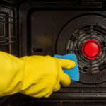 Existe um botão oculto no forno que muitas donas de casa nem sabem que existe e que torna a limpeza muito mais fácil; VEJA VÍDEO