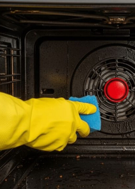 Existe um botão oculto no forno que muitas donas de casa nem sabem que existe e que torna a limpeza muito mais fácil; VEJA VÍDEO