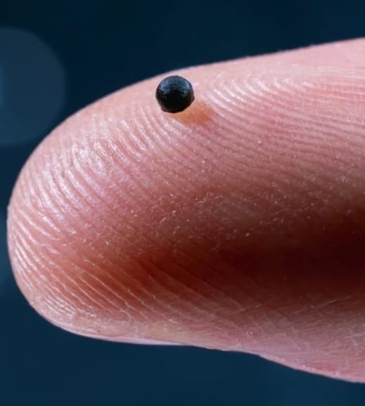 Robôs minúsculos guiados por ímans nadam pelo sangue, administram medicamentos e depois se dissolvem. Foram desenvolvido por na Suíça por pesquisadores. Veja vídeo