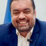 Após megaoperação, Claúdio Castro é aplaudido de pé em missa no RJ