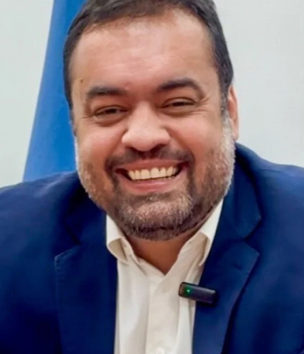 Após megaoperação, Claúdio Castro é aplaudido de pé em missa no RJ