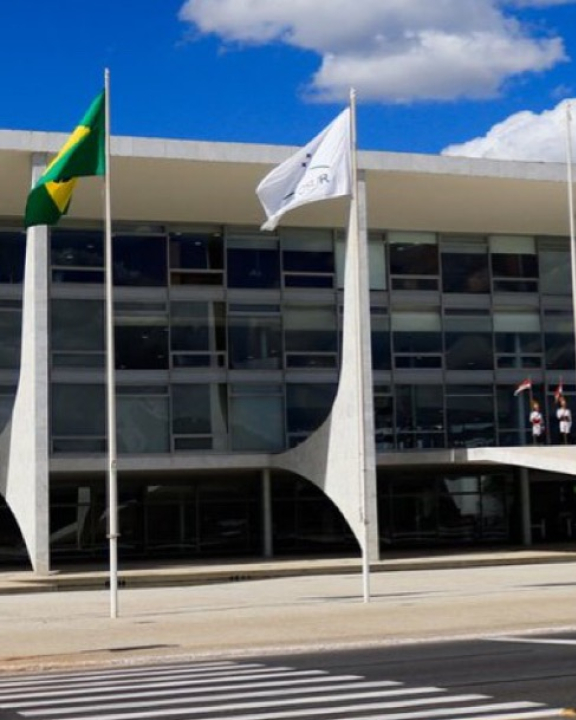 Governo Lula vai reformar Praça dos Três Poderes por R$ 34 milhões, 57% a mais do que o previsto; conheça detalhes do projeto