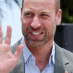 Acessório no traje do Príncipe William vem chamando atenção em todos os eventos no Brasil