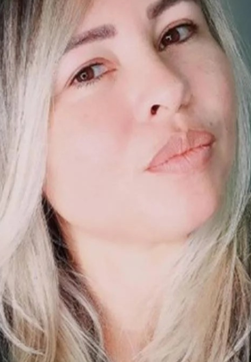 Policial penal é achada morta em casa com muro pichado “X9” e CV