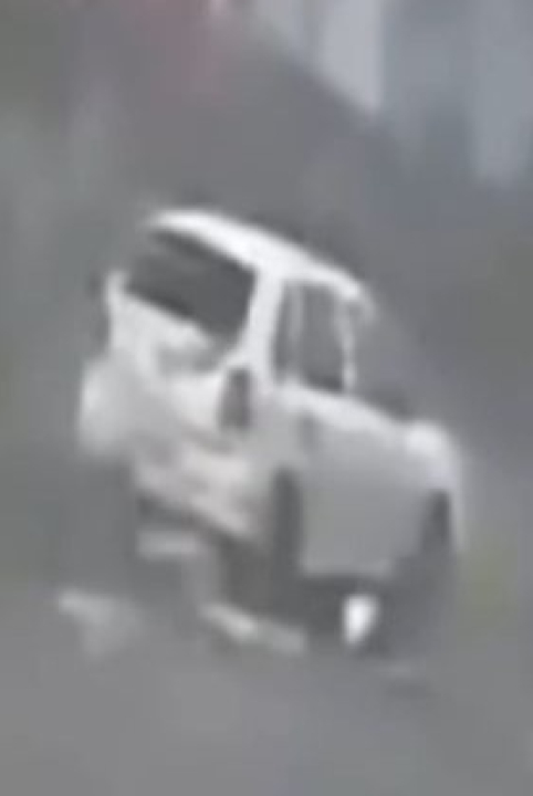 Casa com 8 pessoas é ‘arrancada’ por tornado; VEJA VÍDEO