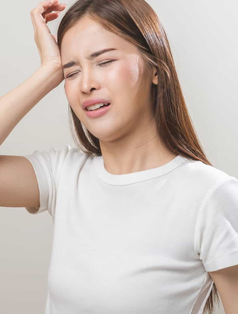 Sofre com enxaqueca? Veja 8 fatores que podem estar por trás das crises