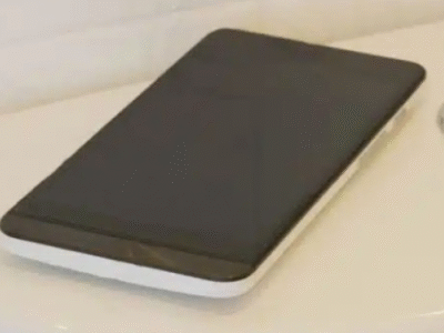 O hábito comum de usar o celular no banheiro pode causar problemas sérios na sua saúde