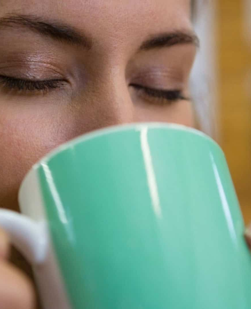 Café pode ser benéfico para quem tem arritmia, segundo estudo