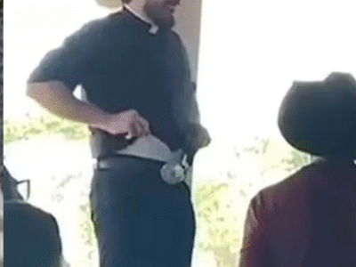 Leilão inusitado: padre coloca cueca à venda em cerimônia e público reage; VEJA VÍDEO