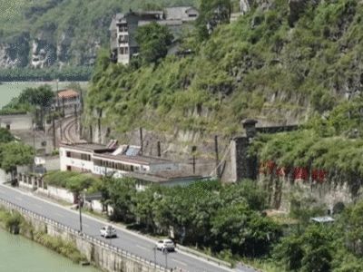 Conheça a família que vive isolada em uma ilha distante há décadas