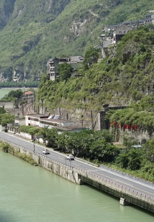 Conheça a família que vive isolada em uma ilha distante há décadas