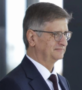 Gonet consegue 46 votos e é reconduzido à PGR