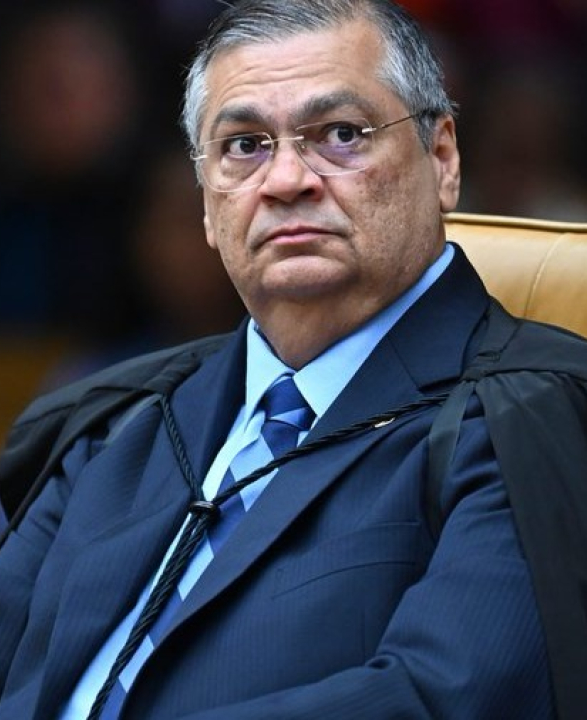 Dino reintegra candidata casada com condenado por tráfico a concurso de delegado