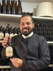 Conheça cerveja artesanal produzida em porão de igreja católica que levou ouro em competição internacional