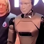 Robô humanoide da Rússia cai de cara no chão em apresentação; VEJA VÍDEO