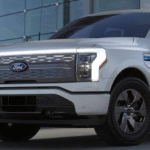 Elétricos de luxo em crise: vendas despencam e montadoras paralisam produção nos EUA