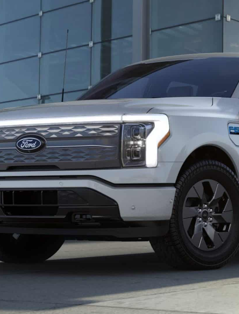 Elétricos de luxo em crise: vendas despencam e montadoras paralisam produção nos EUA