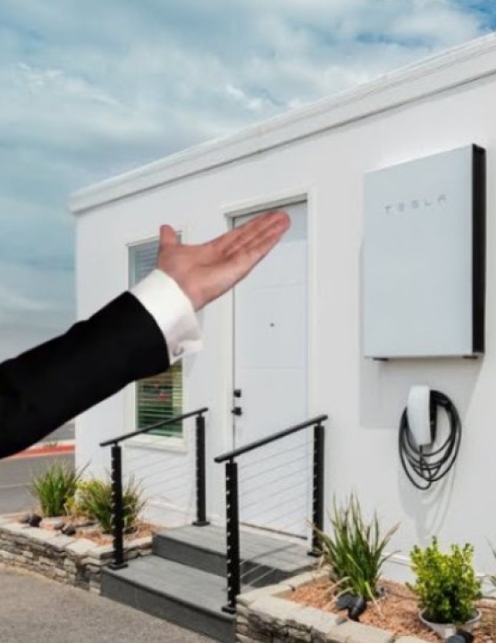 Elon Musk lança casa pré-moldada que fica pronta em 24 horas: tem energia solar nas paredes e custa 60 mil dólares nos EUA; VEJA VÍDEO