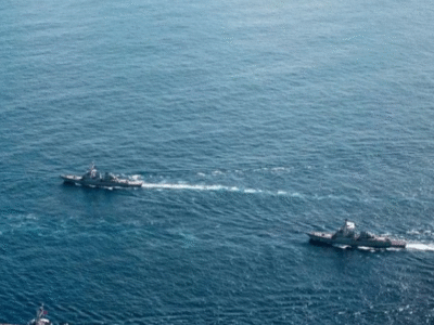 Marinha dos EUA exibe poderosa formação de porta-aviões em ação no Caribe