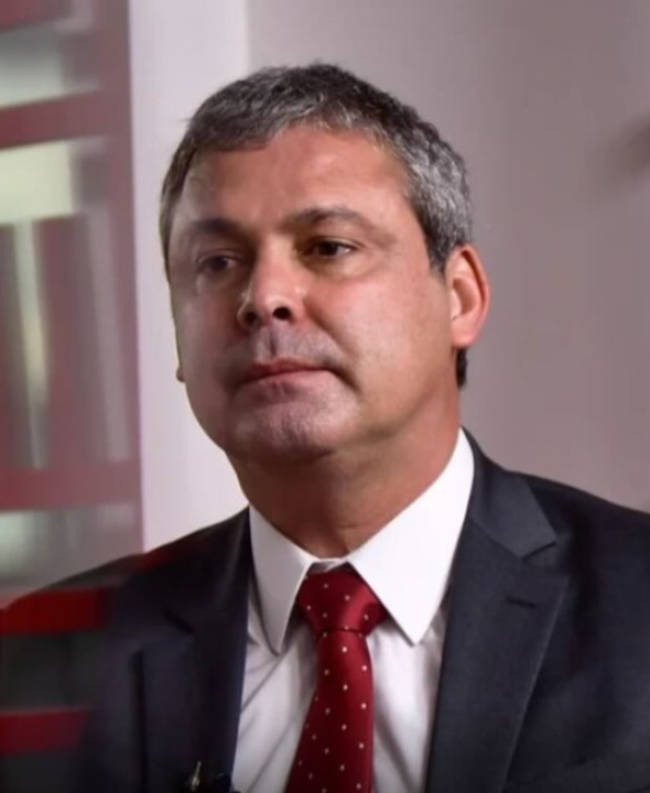 Líder do PT desagrada Motta, se distancia dos demais líderes e ainda sai da história com um apelido nada lisonjeiro