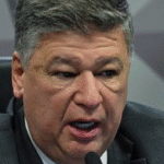 Presidente da CPMI diz que prendeu presidente da CONAFER no Senado e justiça soltou, agora ele fugiu e justiça não consegue encontrá-lo: “fodagido”