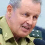 A reunião de Moraes com o comandante do Exército sobre a prisão de Bolsonaro