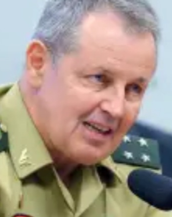 A reunião de Moraes com o comandante do Exército sobre a prisão de Bolsonaro