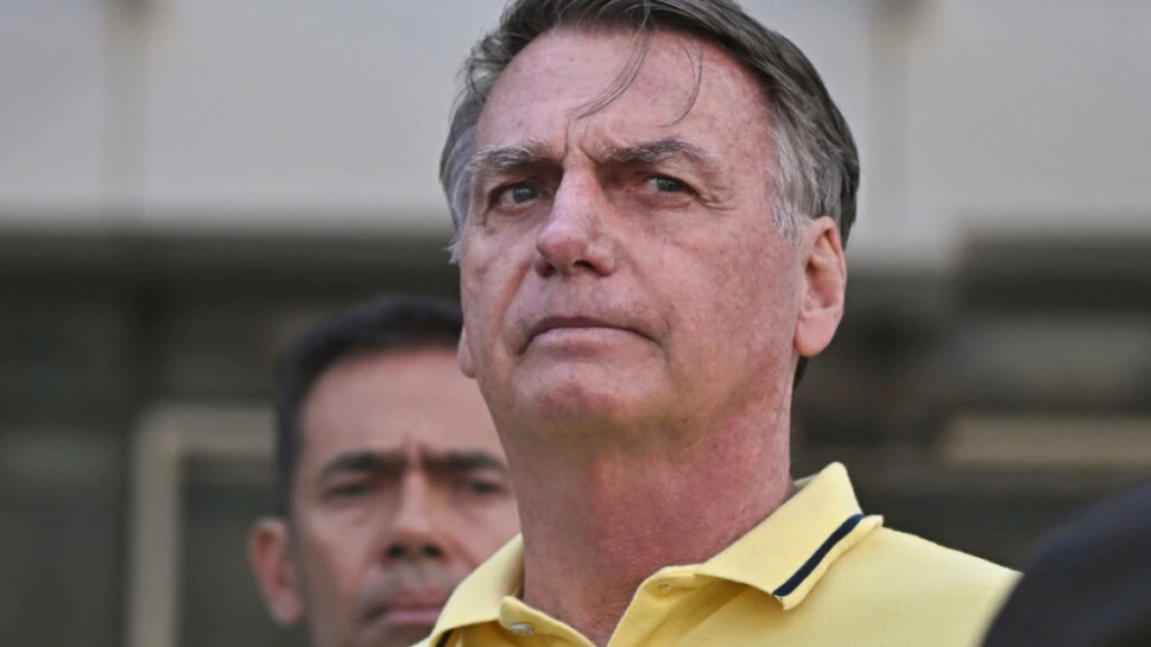 “Bolsonaro merece tratamento especial”, afirma Estadão