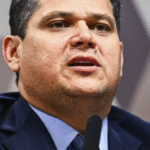 Alcolumbre telefona para senadores e anuncia que votará contra Jorge Messias.