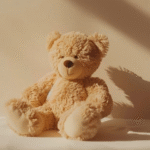 Ursinho de pelúcia com IA que podia dar dicas sexuais para crianças é retirado do mercado