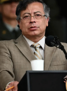 Presidente colombiano visitou clube de striptease, mas ‘não comprou sexo’