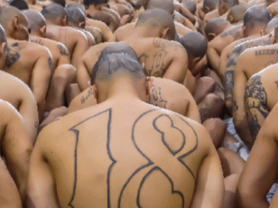 El Salvador exibe criminosos recebendo tratamento rigoroso da lei dentro do presídio; VEJA VÍDEO