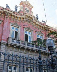 Estudantes do Ensino Médio de rede estadual serão aprovados mesmo com reprovação em até seis disciplinas