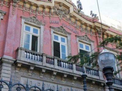 Estudantes do Ensino Médio de rede estadual serão aprovados mesmo com reprovação em até seis disciplinas