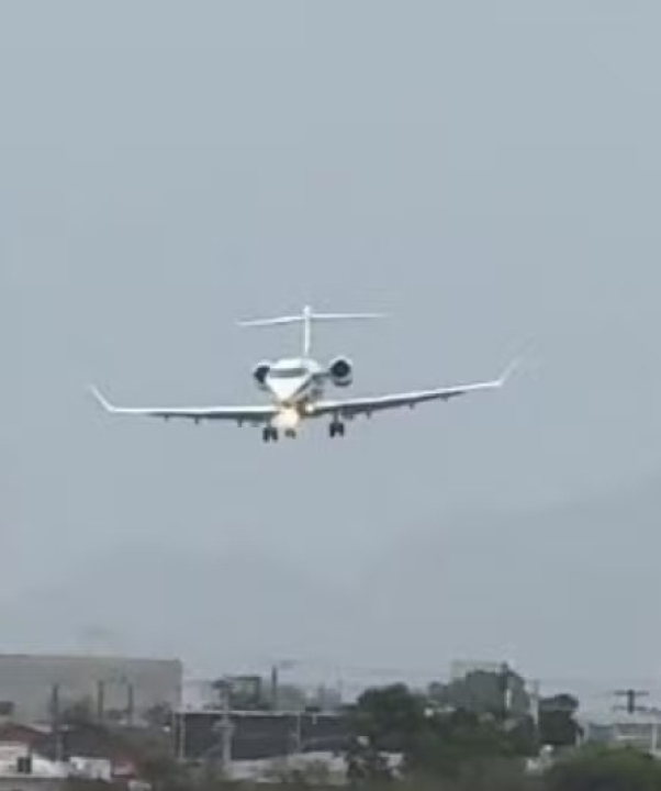 Avião de Luciano Hang faz pouso-caranguejo em meio a condições de alto risco; VEJA VÍDEO