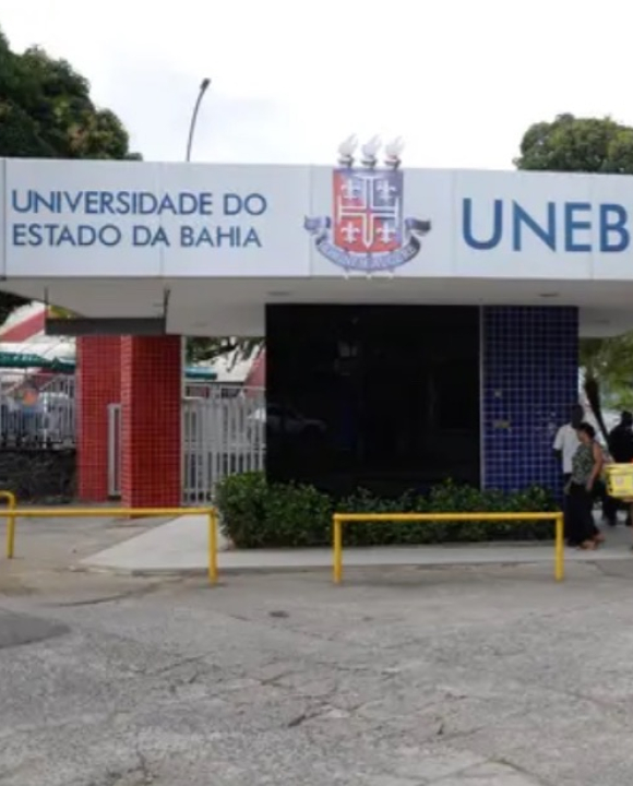 A Justiça suspende programa da Bahia que bancaria curso de medicina em Cuba.