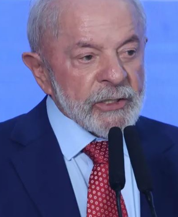 Lula diz que Brasil deu ‘lição de democracia ao mundo’ após prisão de Bolsonaro