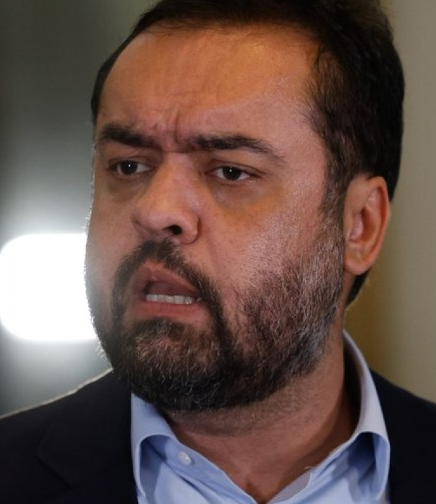 Ministro do TSE pede vista e adia julgamento sobre cassação de Castro