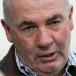 Ex-atleta usou cabo de celular para fingir câncer e arrecadar milhões