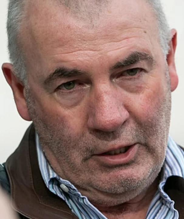 Ex-atleta usou cabo de celular para fingir câncer e arrecadar milhões