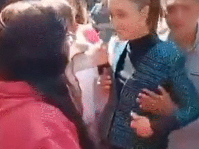 Homem apalpa seios da presidente do México e é preso, VEJA VÍDEO