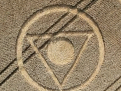 Agroglifo com formato misterioso surge no meio de plantação em cidade