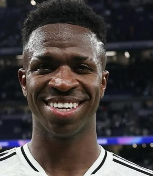 O Real Madrid venderá Vini Jr. em janeiro após atitudes consideradas indisciplinares nos últimos dias. O presidente do clube quer deixar claro que nenhum jogador está acima da equipe