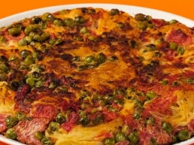 Trouxemos hoje uma deliciosa e prática receita de Torta de Macarrão de Frigideira. Veja ingredientes e até o passo a passo. Ah, e cheia de sabor